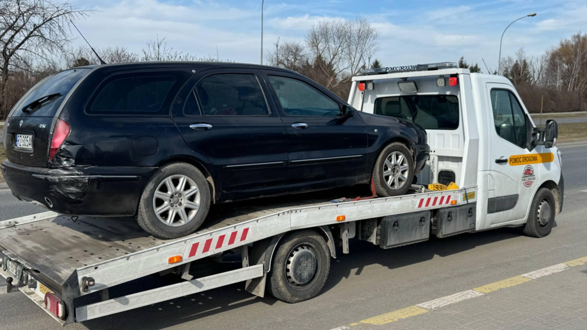 Zatrzaśnięte kluczyki w samochodzie – co robić?