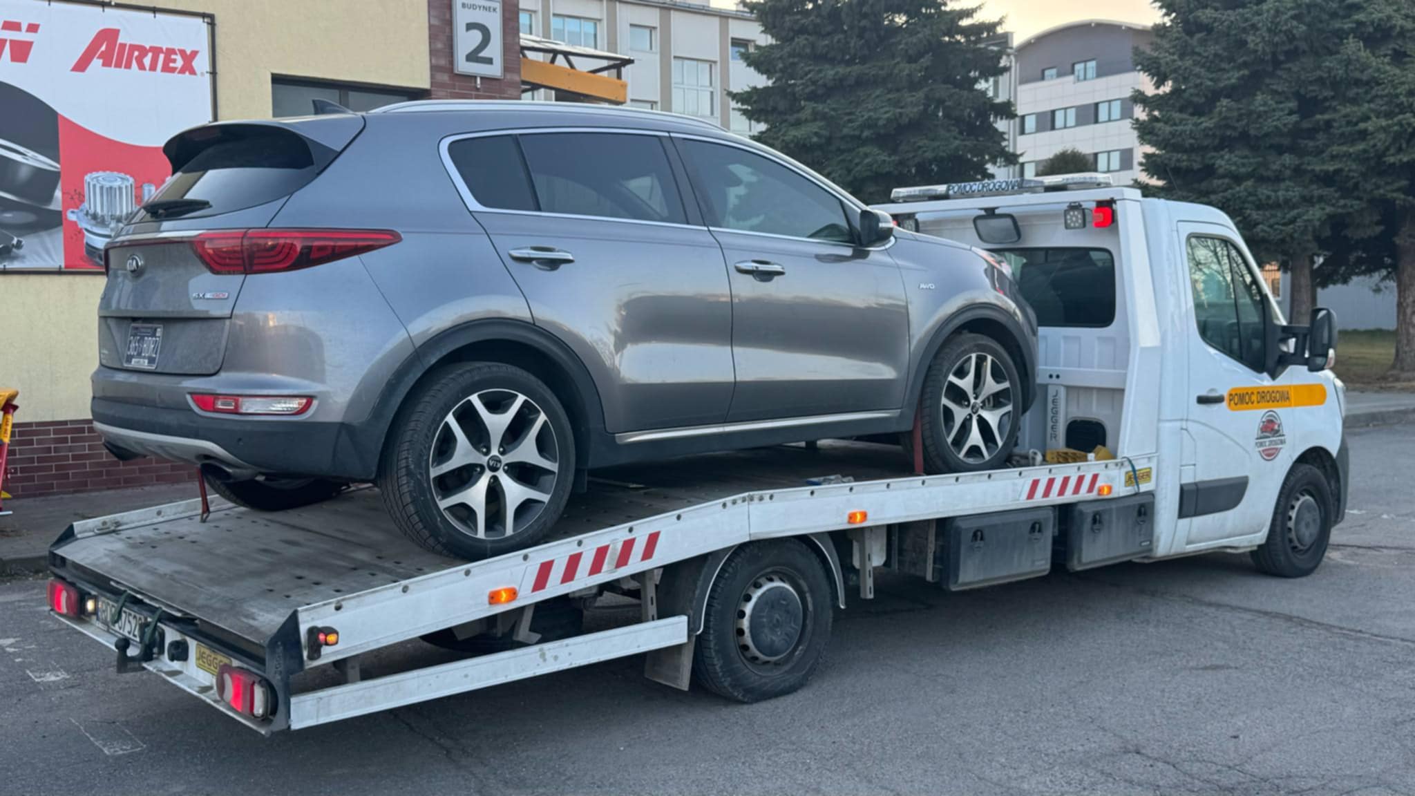 Kiedy holowanie jest legalne, a kiedy konieczna jest laweta?